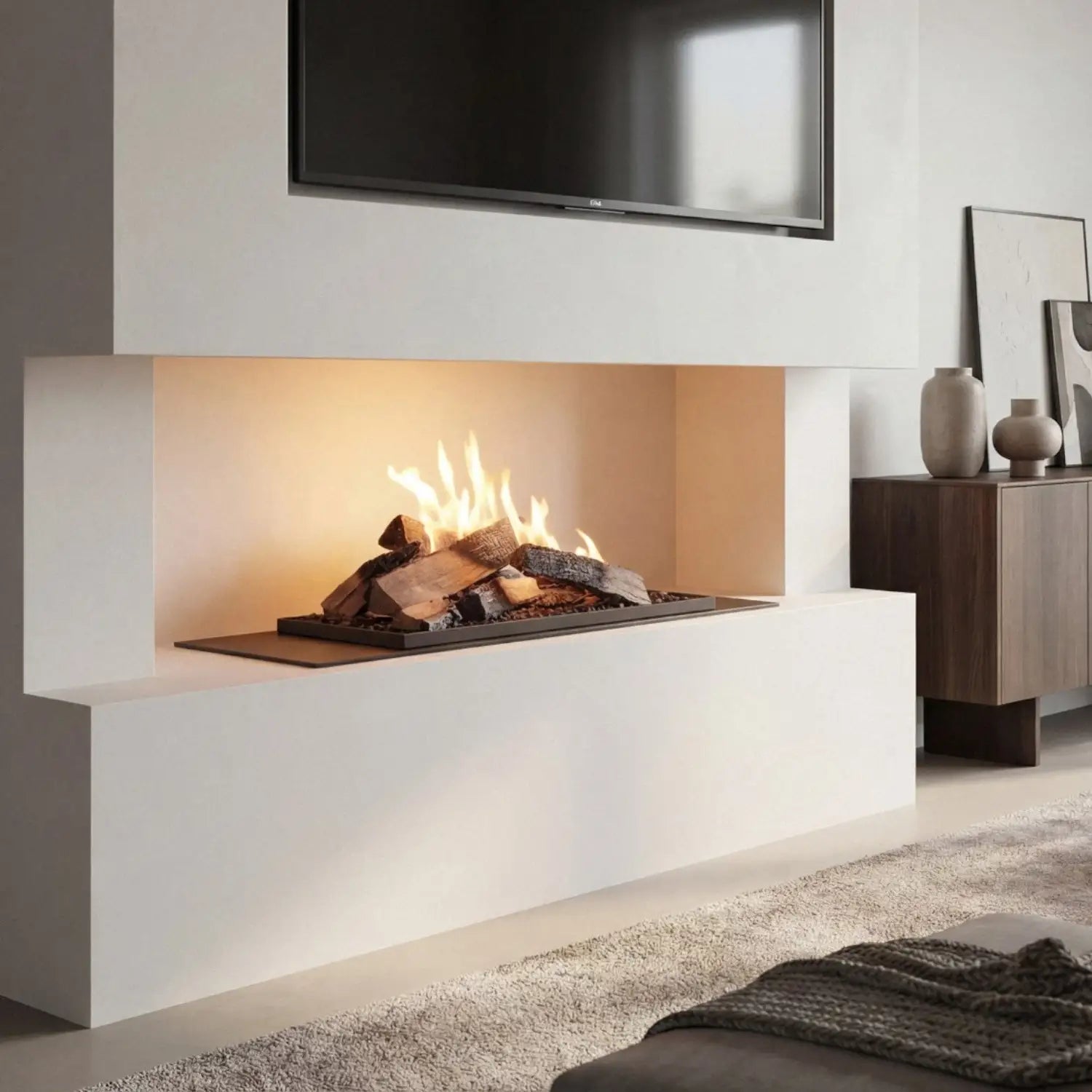 Planika FLA4 990+ Flogs: Fernbedienbarer Bioethanolbrenner mit realistischen Holzscheit-Flammen