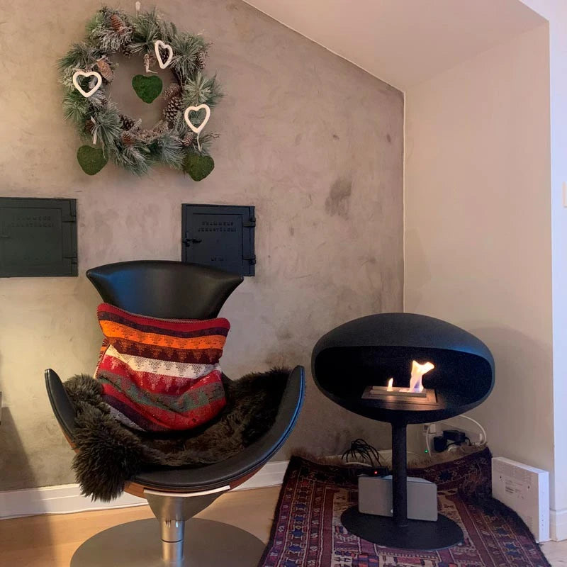 Cocoon Pedestal mit schwarzem Sockel - Schwarz