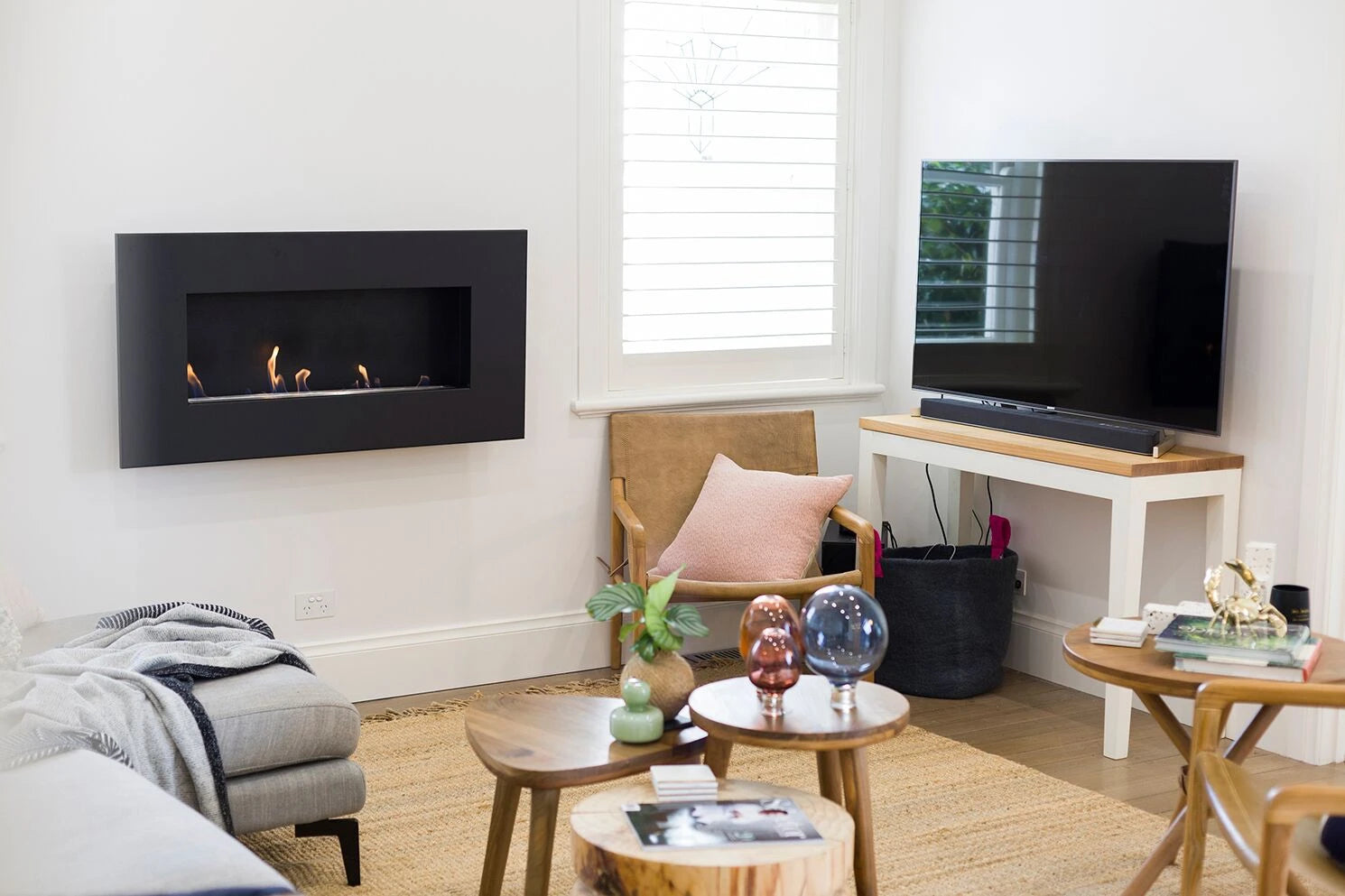 Icon Fires Nero 1150 wandmontierter Kamin - schwarz