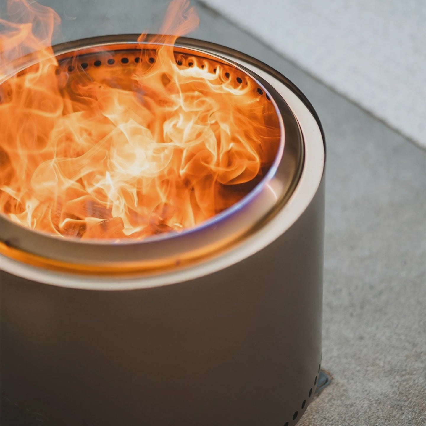 Video laden: Bonfire + Stand 2.0 – Gunmetal